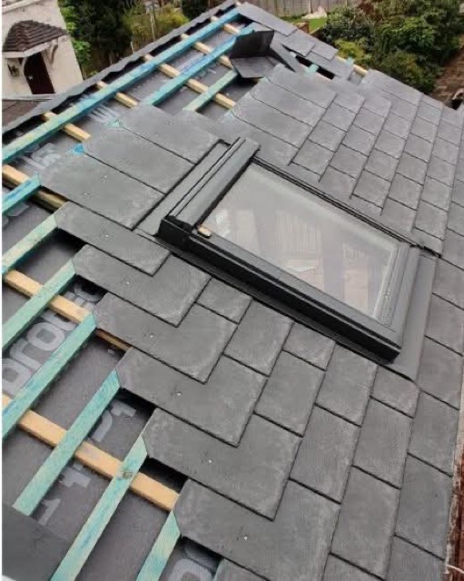 Roof tiling around a skylight